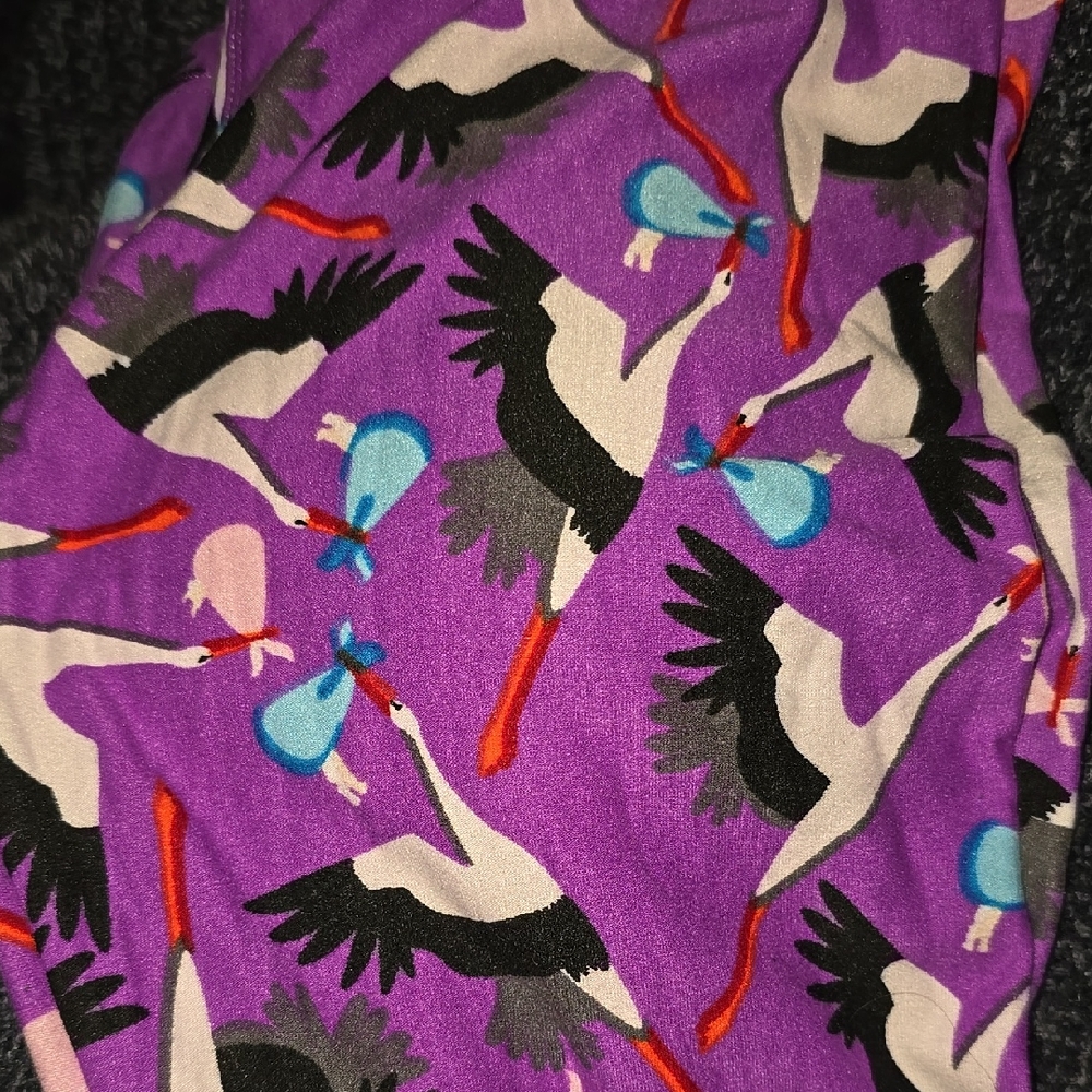 LuLaRoe Purple Stork Print Buttery Soft Leggings. OS